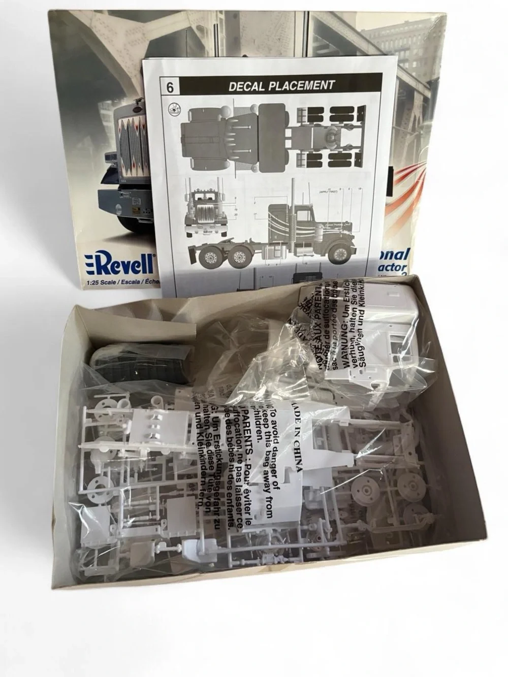 Revell Peterbilt 359 Conventional Tractor Model Kit - Blue & Silver